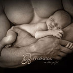 Newborn mit Bodybuilder Fotoshooting Andreas kriger