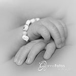 kleine Hände fotografiert Newborn 