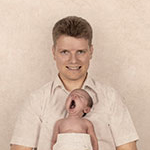 Vater mit Neugeborenem - Fotografiert in Elsterberg