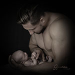  bodybuilder Neugeborenes Andreas Kriger Fotograf Newborn  